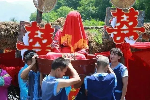 全网恭喜！4年办了100场婚礼，第101次才把新娘娶回家，多年感情终于曝光了休闲区蓝鸢梦想 - Www.slyday.coM