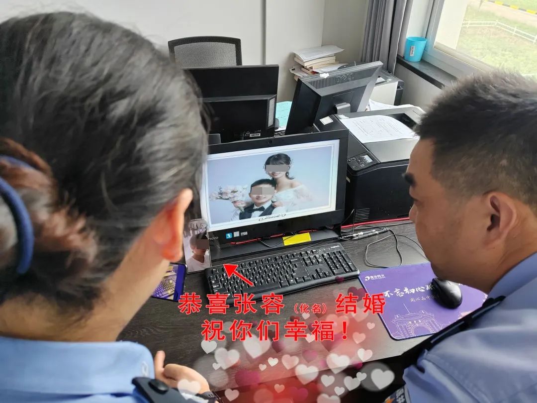 她结婚了！第一时间和警队报喜：“快看我的结婚证！”休闲区蓝鸢梦想 - Www.slyday.coM