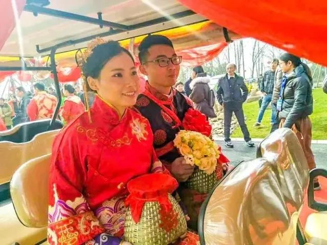 全网恭喜！4年办了100场婚礼，第101次才把新娘娶回家，多年感情终于曝光了休闲区蓝鸢梦想 - Www.slyday.coM