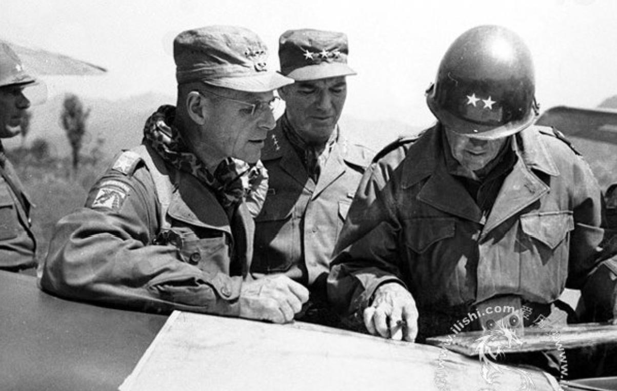 朝鲜战争美军沃克将军的车辆与南朝鲜军汽车相撞当场身亡