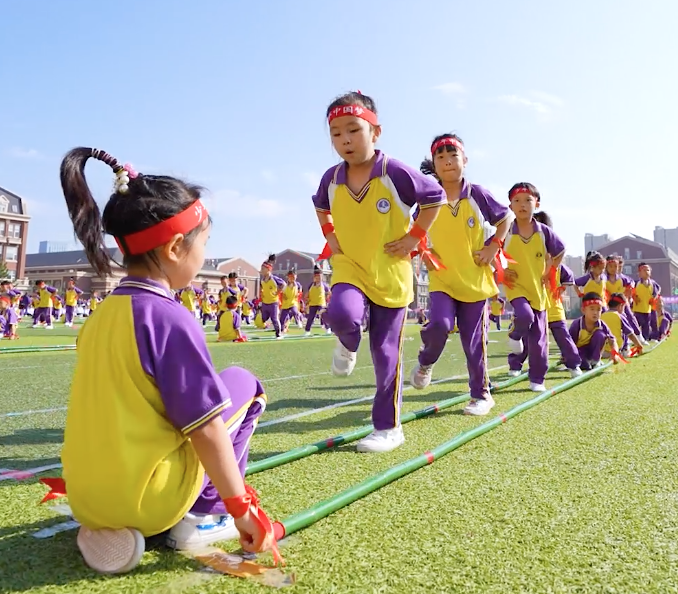 这是给祖国最美的告白！“爱我中华 爱我爱华”烟台爱华双语学校迎国庆系列活动精彩上演休闲区蓝鸢梦想 - Www.slyday.coM