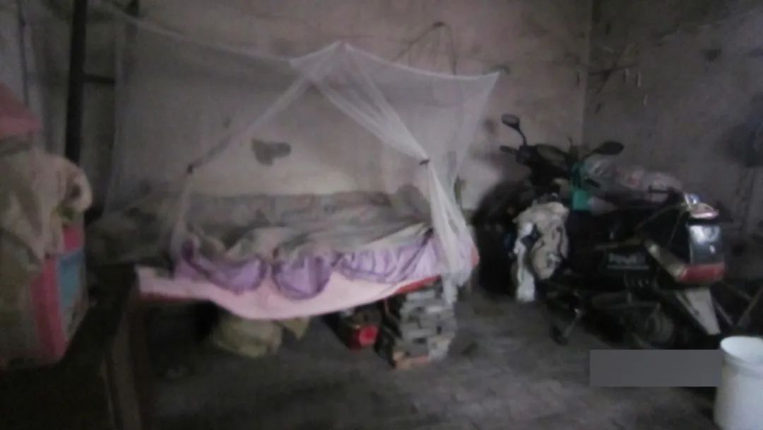 她结婚了！第一时间和警队报喜：“快看我的结婚证！”休闲区蓝鸢梦想 - Www.slyday.coM