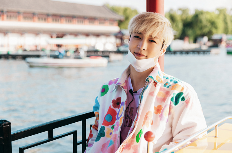 张艺兴庆生照，3套时尚服饰搭配金色发型，状态真好！休闲区蓝鸢梦想 - Www.slyday.coM