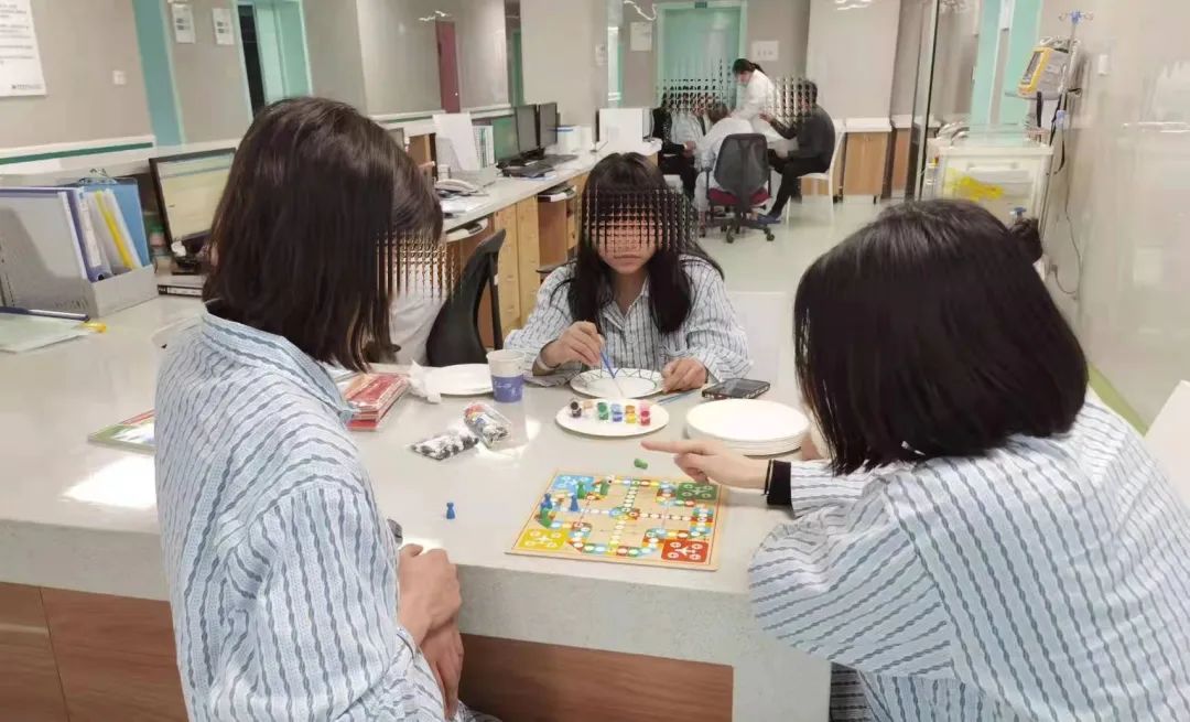 “别人家”的学霸把自己关起来，原因竟是爸妈惹的祸休闲区蓝鸢梦想 - Www.slyday.coM
