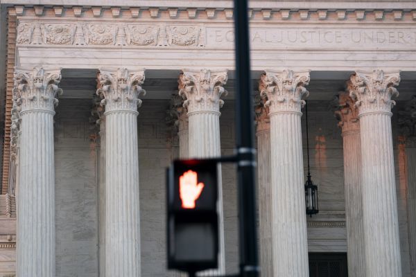 资料图片：这是6月24日在美国首都华盛顿拍摄的联邦最高法院。（新华社发）