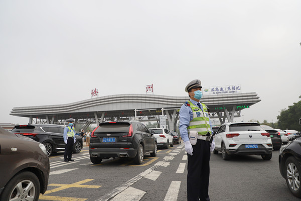 为切实做好节日期间高速公路交通安全管理工作,徐州交警支队精准研判