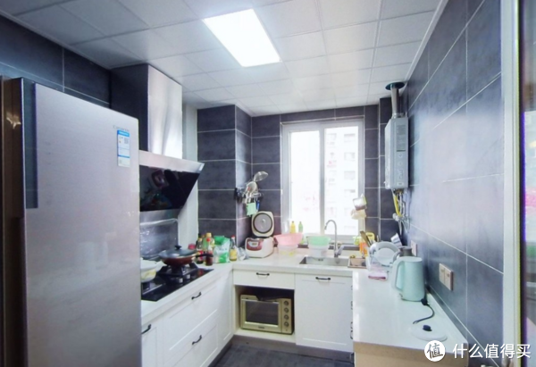 90后小夫妻的幸福婚房，80㎡简洁两居室，被回字玄关柜惊艳到了休闲区蓝鸢梦想 - Www.slyday.coM