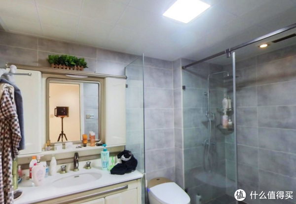 90后小夫妻的幸福婚房，80㎡简洁两居室，被回字玄关柜惊艳到了休闲区蓝鸢梦想 - Www.slyday.coM