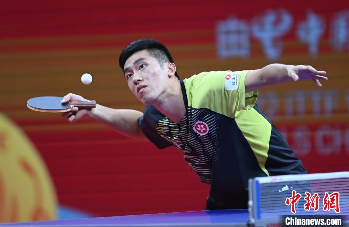 中国香港男子乒乓球队员林兆恒在比赛中. 安源 摄
