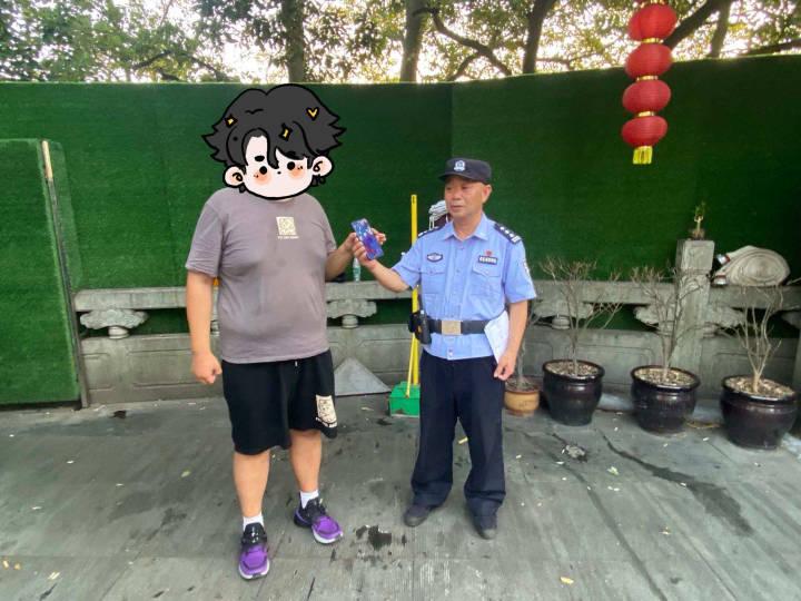这个假期，杭州景区的游客们最爱丢的竟然是它！民警提醒：出行莫做“马大哈”休闲区蓝鸢梦想 - Www.slyday.coM