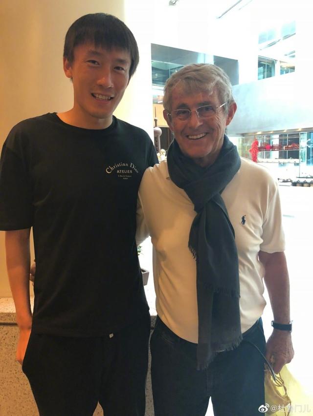 国足进世界杯21周年纪念日，杜威晒与米卢合影：您让我们实现梦想休闲区蓝鸢梦想 - Www.slyday.coM