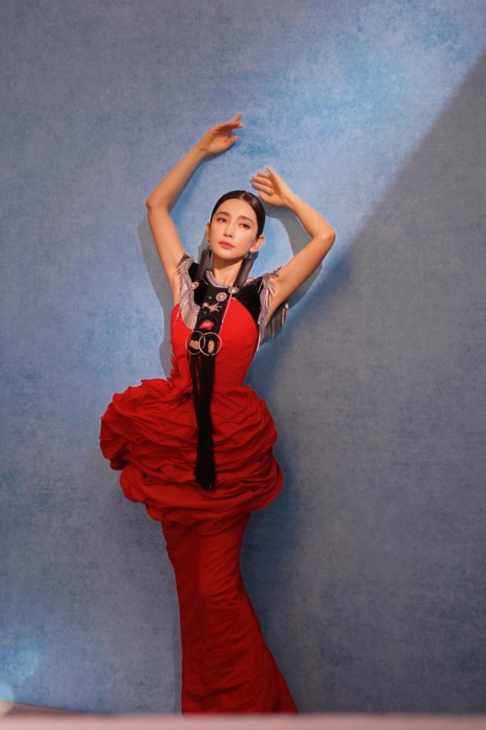 李冰冰低盘发造型东方韵味大片，气场强大满满女人味休闲区蓝鸢梦想 - Www.slyday.coM