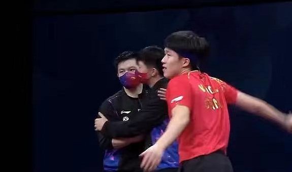 不服！国乒男团晋级决赛，赛后樊振东检讨，不该被张本智和逆转休闲区蓝鸢梦想 - Www.slyday.coM