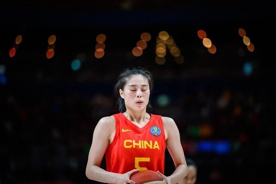 王思雨开直播,不扎辫子变气质型大美女,回应跟保罗加索尔聊的啥休闲区蓝鸢梦想 - Www.slyday.coM 王思雨开直播,不扎辫子变气质型大美女,回应跟保罗加索尔聊的啥休闲区蓝鸢梦想 - Www.slyday.coM