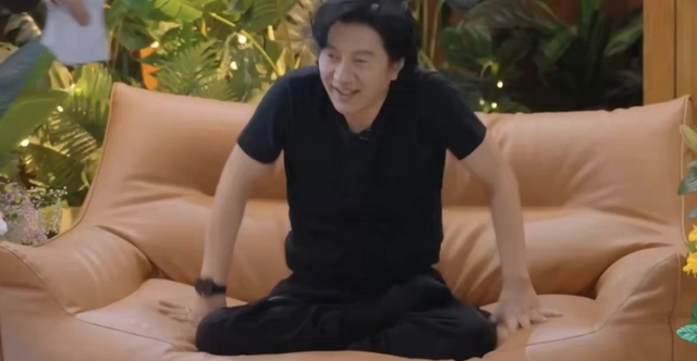 郑钧露绝活，用肚子表演翻江倒海，苏有朋看傻，林峯惊出O型嘴休闲区蓝鸢梦想 - Www.slyday.coM