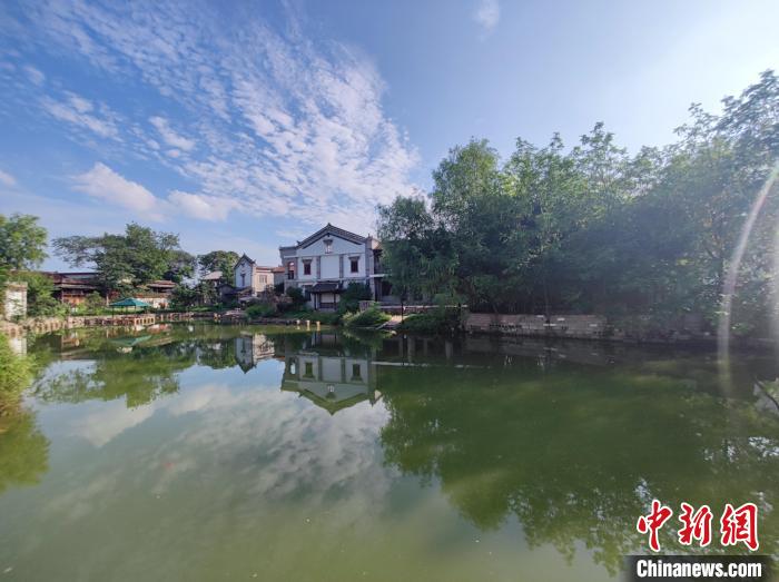 “红绿”间的老区美好生活如何来？休闲区蓝鸢梦想 - Www.slyday.coM