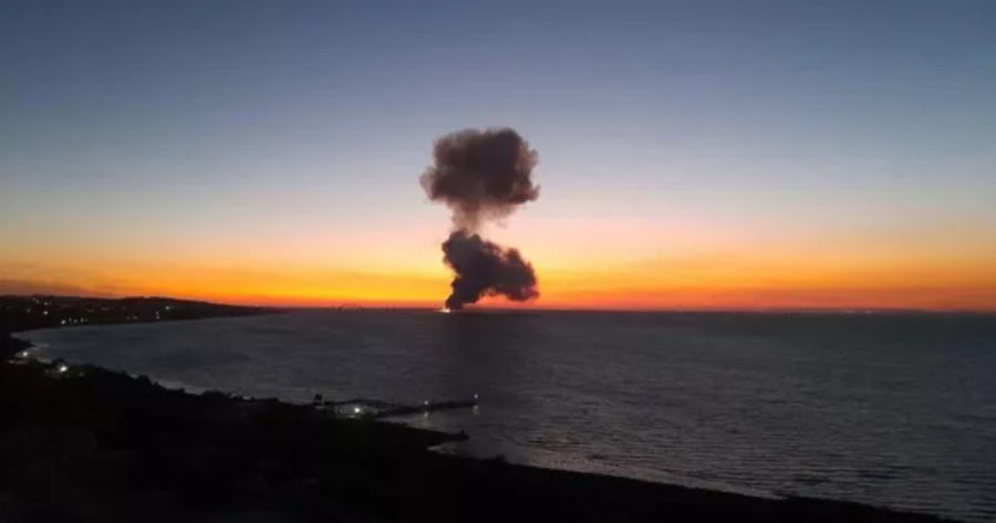 克里米亚大桥起火细节：一辆卡车爆炸，引燃7个火车油罐休闲区蓝鸢梦想 - Www.slyday.coM