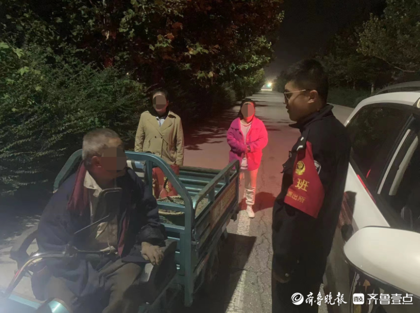 三轮车陷进泥里出不来，莱西一老人捡花生被困