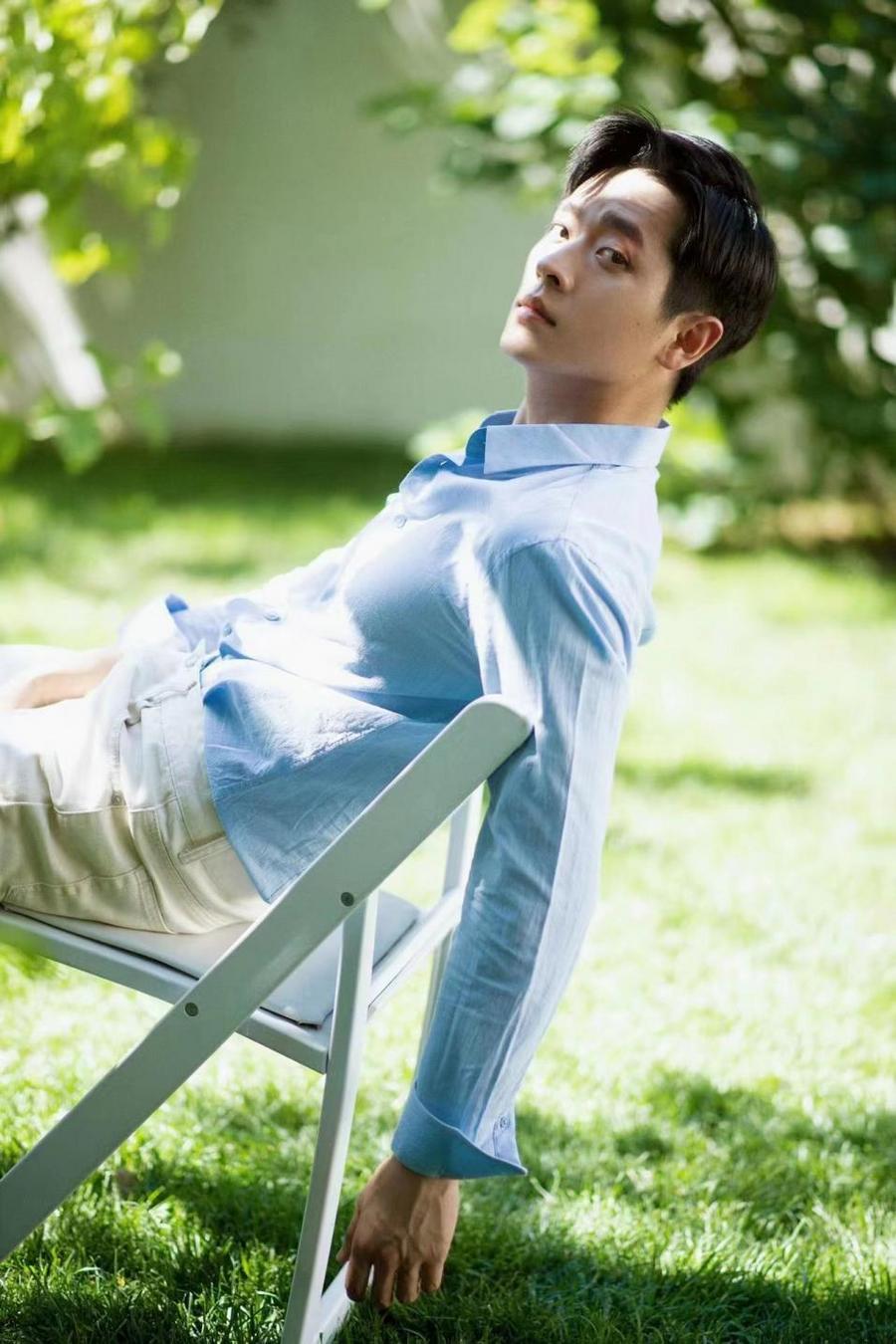 该剧自9月23日开播以来,热度居高不下,剧中饰演将军萧寒声的演员丞磊