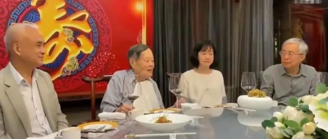 看了杨振宁100岁生日现场,才明白他为何说“翁帆是上天给我的最后礼物”|翁帆|杨振宁|生日_新浪新闻