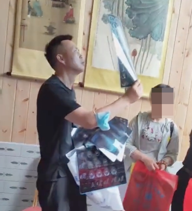 免费帮乡亲看片却被质疑非法行医？华西专家回应休闲区蓝鸢梦想 - Www.slyday.coM