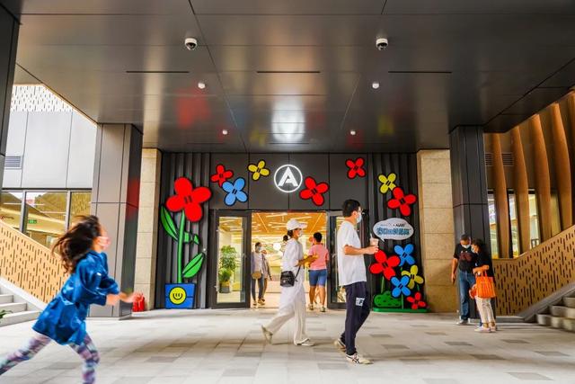 更时尚，更好玩！这个满载居民回忆的“家门口”商场升级回归休闲区蓝鸢梦想 - Www.slyday.coM