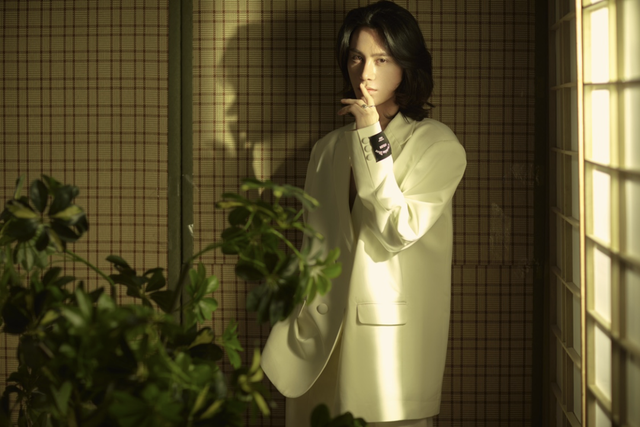 长发美男子直播教美妆，个位数观看也能成交上万休闲区蓝鸢梦想 - Www.slyday.coM