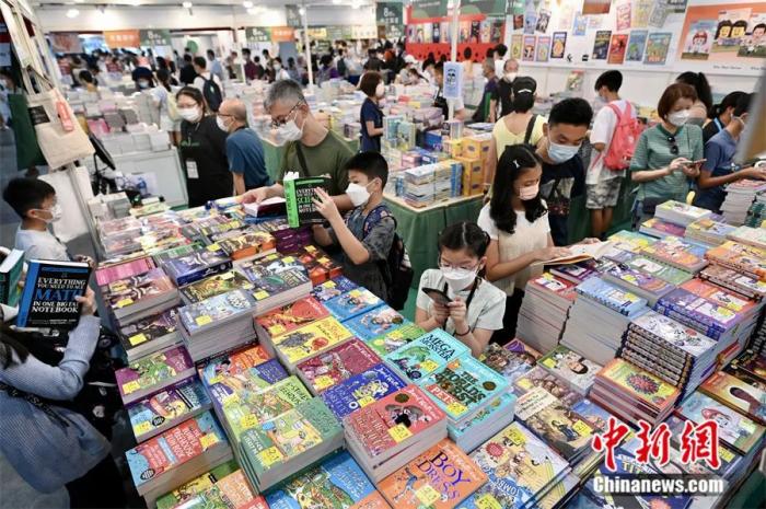 东西问丨作家阿来：为什么文学最重要的还是语言？休闲区蓝鸢梦想 - Www.slyday.coM