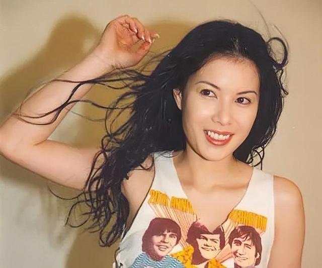香港知名女星迎来新恋情!遭前男友家暴,未婚产女做单亲妈妈多年|江希文|胡汉清|单亲妈妈_新浪新闻