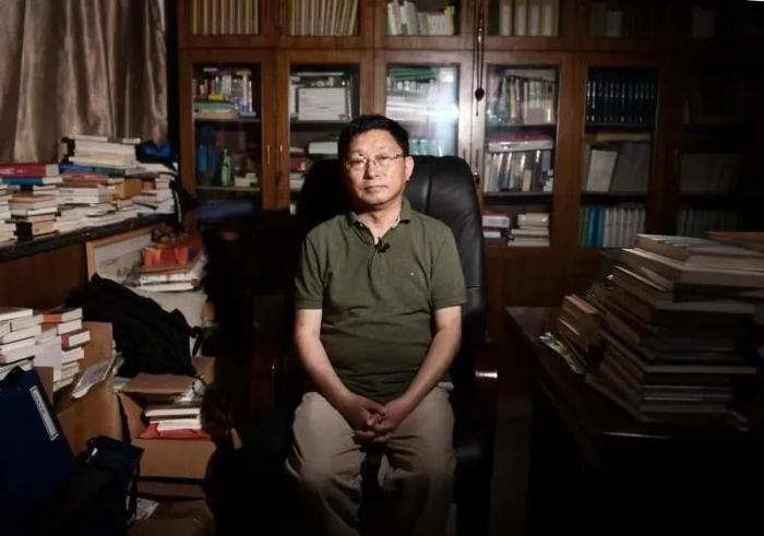 东西问丨作家阿来：为什么文学最重要的还是语言？休闲区蓝鸢梦想 - Www.slyday.coM