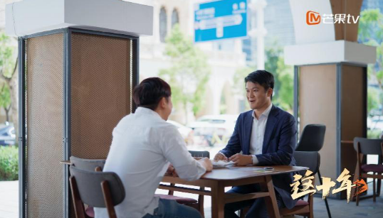 芒果TV《这十年》今日更新，带你走近粤港澳三地联营律所的律师黄景禧休闲区蓝鸢梦想 - Www.slyday.coM