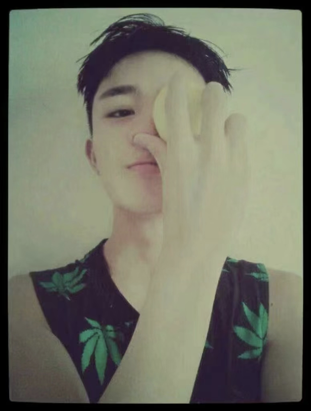 长发美男子直播教美妆，个位数观看也能成交上万休闲区蓝鸢梦想 - Www.slyday.coM