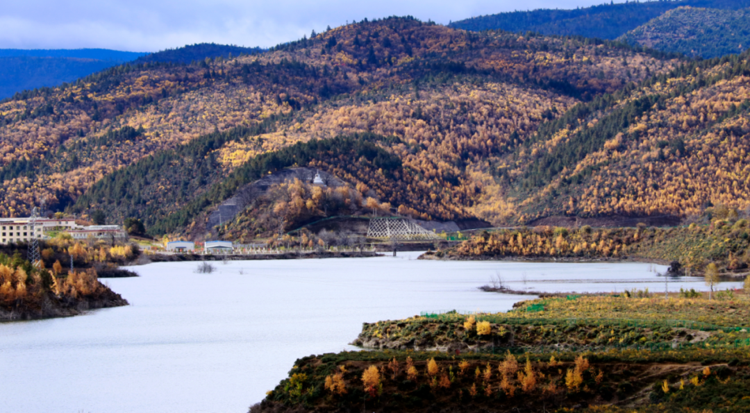 香格里拉的秋天：色彩的盛宴休闲区蓝鸢梦想 - Www.slyday.coM