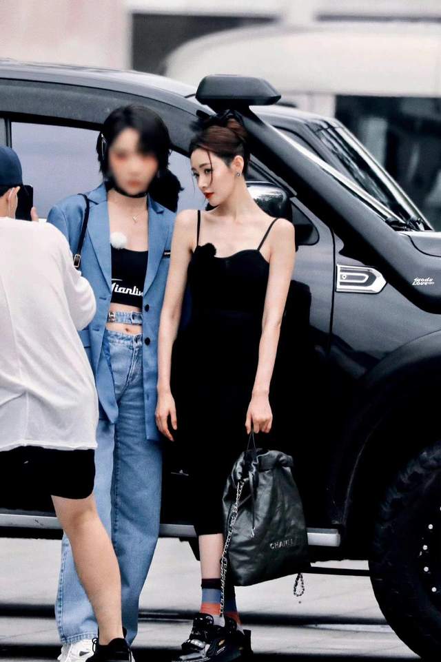 张天爱偶遇图又美出圈了，这姐有颜值牛逼症吧，出现既是名场面休闲区蓝鸢梦想 - Www.slyday.coM