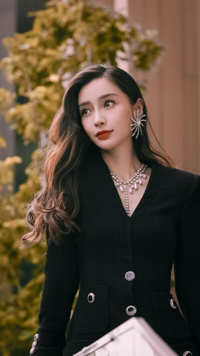 杨颖登ELLE11月刊封面,穿弗拉明戈红舞裙很圈粉,拍写真不失手__财经头条