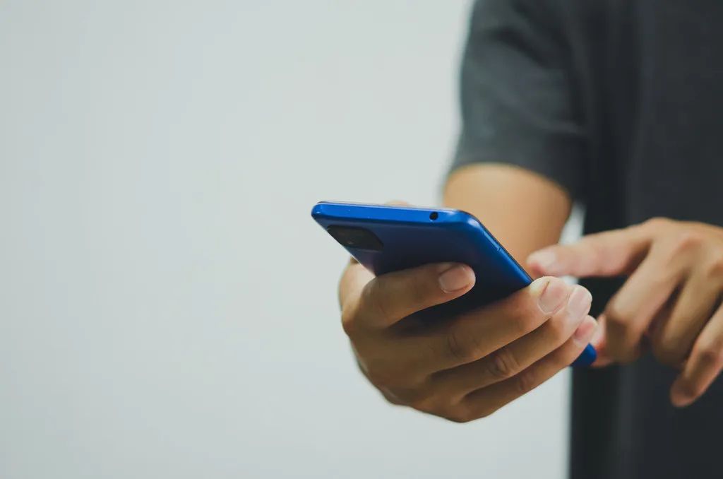 伊春一老人将40万元存折藏起来，被家人当废品卖了40元，好在民警及时伸出援手休闲区蓝鸢梦想 - Www.slyday.coM