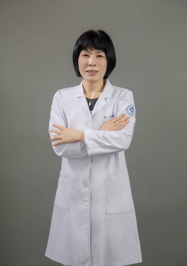 60岁老父推着轮椅送几乎失明的儿子来求诊，年轻人要当心“甜蜜”的诱惑休闲区蓝鸢梦想 - Www.slyday.coM