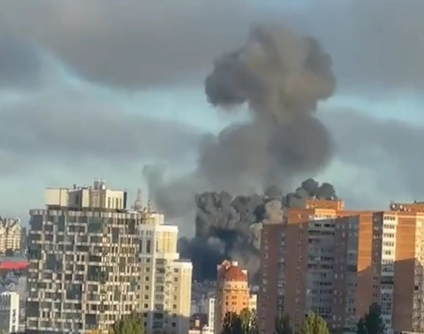 基辅遭遇第二波巨大爆炸，有人员伤亡休闲区蓝鸢梦想 - Www.slyday.coM