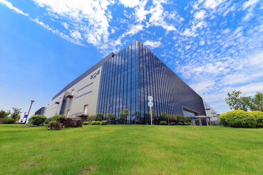 今年,重庆京东方显示技术有限公司等27家企业的29个电子信息项目,被