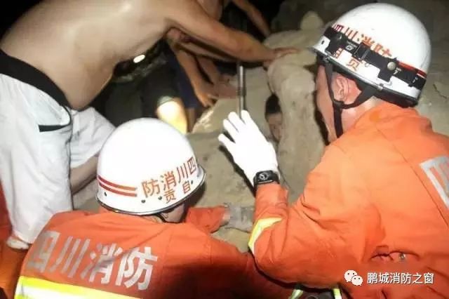 隔着屏幕都疼！浙江阿婆被拉链卡住眼皮！螺丝刀、老虎钳齐上场休闲区蓝鸢梦想 - Www.slyday.coM