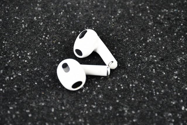 都是科技与狠活！30块的华强北AirPods比原装的还好用休闲区蓝鸢梦想 - Www.slyday.coM