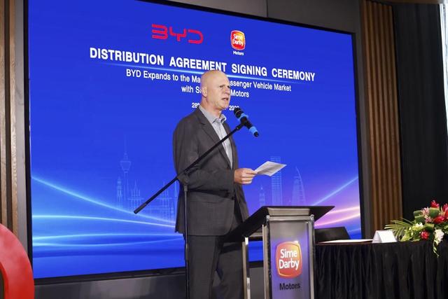 森那美汽车董事经理安德鲁·巴沙现场发言