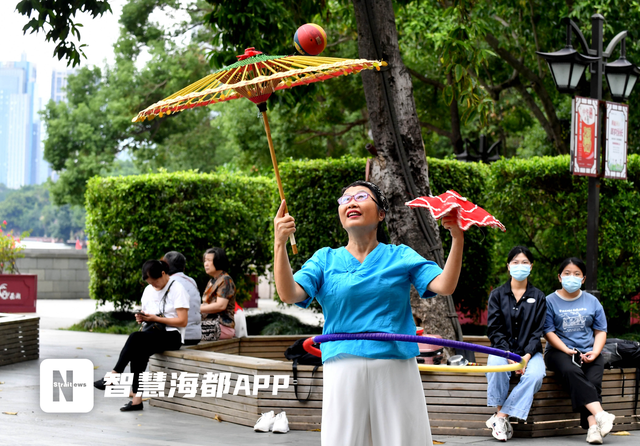 万物皆可“转”！这项伞技充实了她的退休生活休闲区蓝鸢梦想 - Www.slyday.coM
