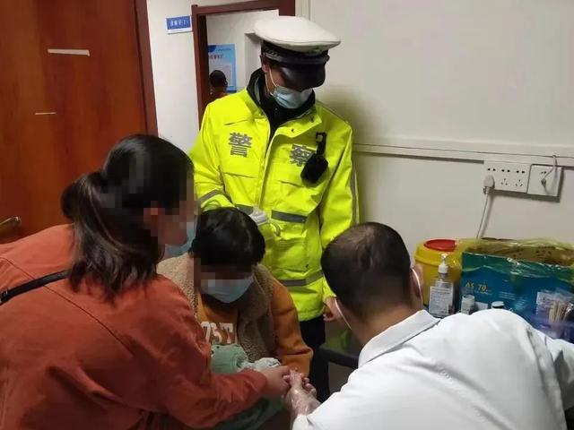 我为群众办实事丨孩子高烧父亲酒后驾车送医 焦作交警暖心处置赢得称赞休闲区蓝鸢梦想 - Www.slyday.coM