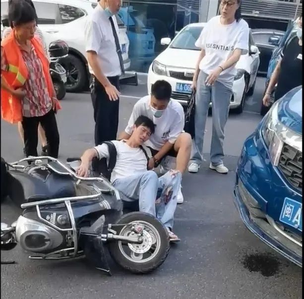 十年暗恋终成糖，合租屋里的双向奔赴
