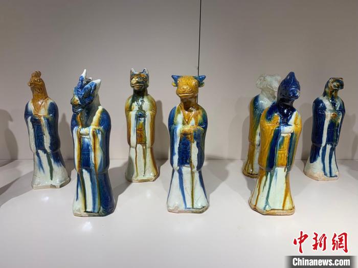 香港秋拍季：各大拍卖行“神仙打架”休闲区蓝鸢梦想 - Www.slyday.coM