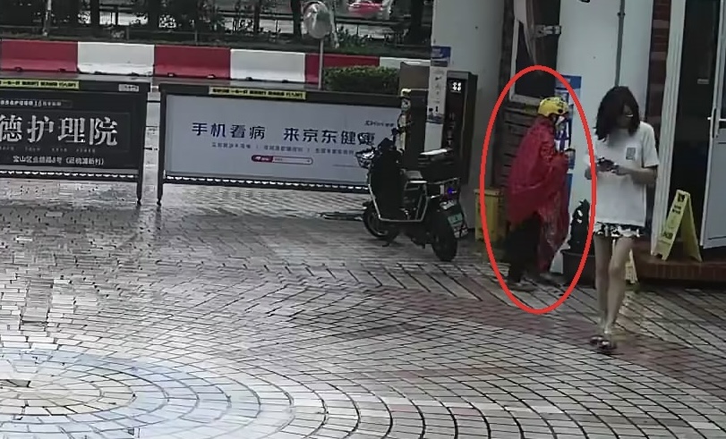 穿上雨披变装仍被发现，上海一保姆代雇主做核酸双双被罚休闲区蓝鸢梦想 - Www.slyday.coM