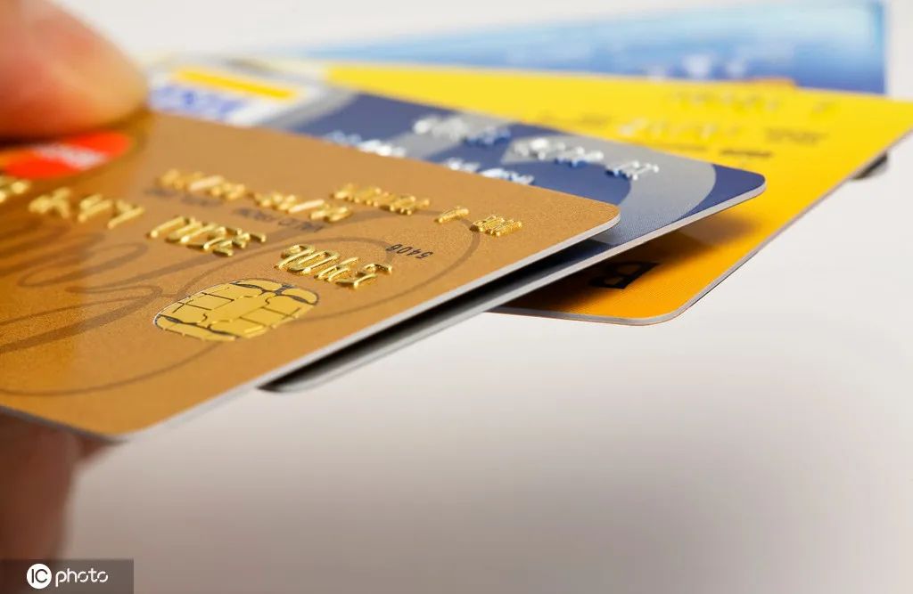 伊春一老人将40万元存折藏起来，被家人当废品卖了40元，好在民警及时伸出援手休闲区蓝鸢梦想 - Www.slyday.coM