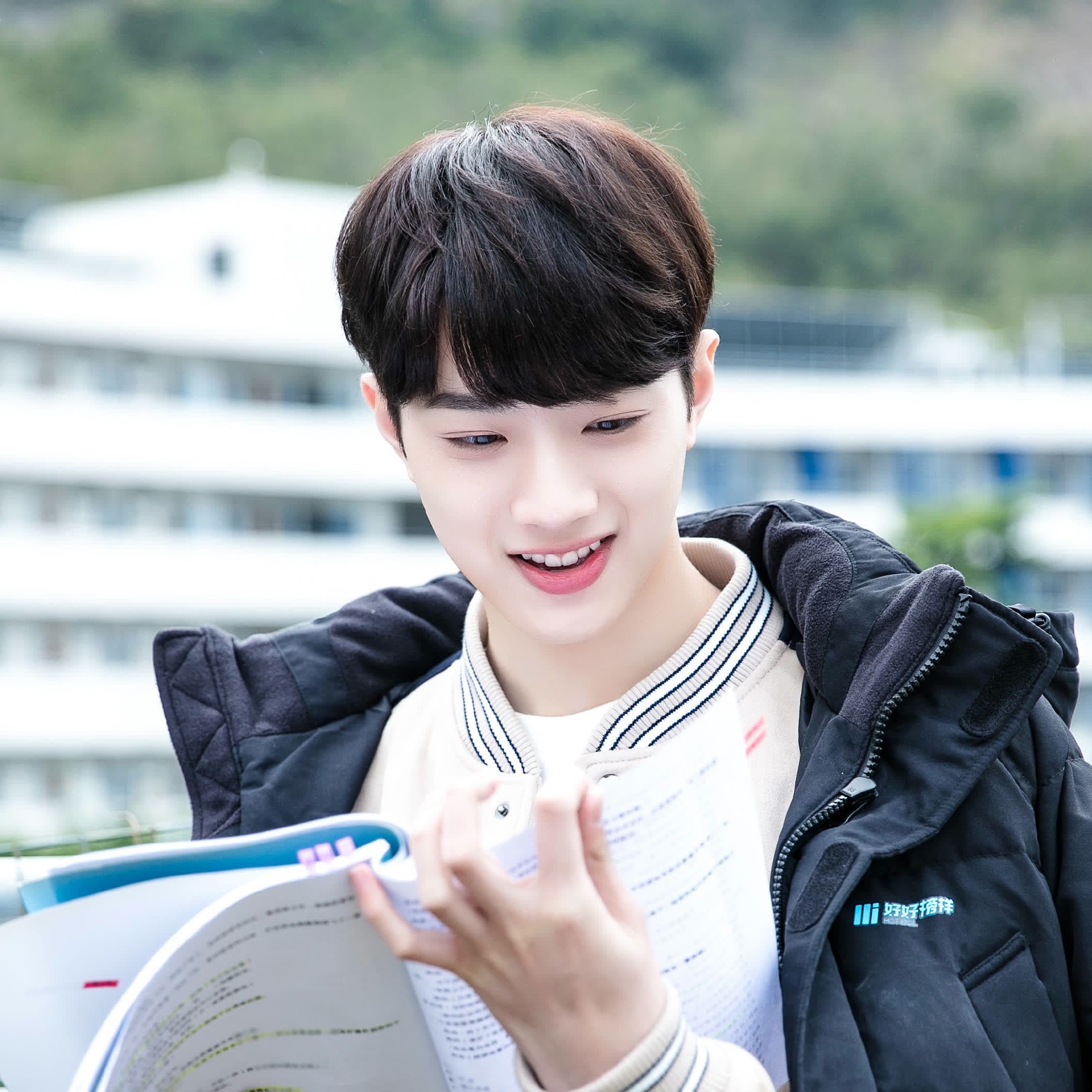 当红小生齐上十月封面，00后这小生成赢家，不愧统一亚洲审美的人休闲区蓝鸢梦想 - Www.slyday.coM