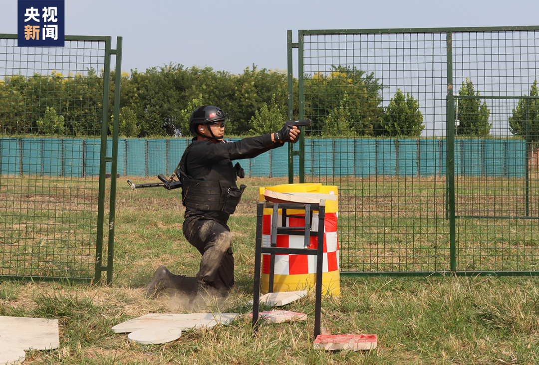 “我不怕，因为有边防叔叔！”找到孩子那一刻，他们呼吸都是颤抖的休闲区蓝鸢梦想 - Www.slyday.coM